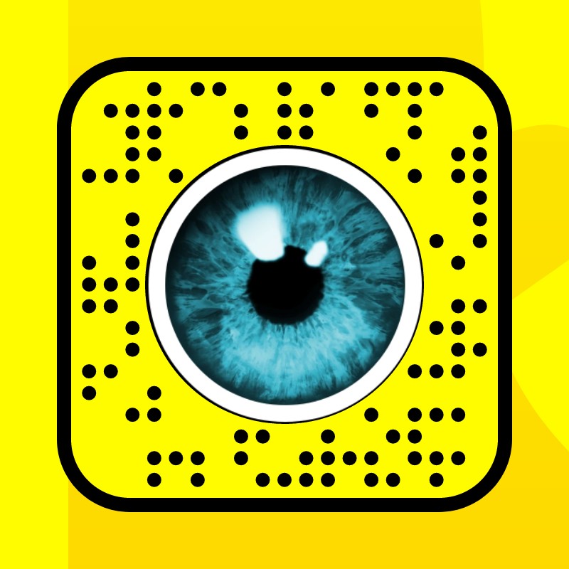 light-blue-eyes-lens-by-toby-snapchat-lenses-and-filters