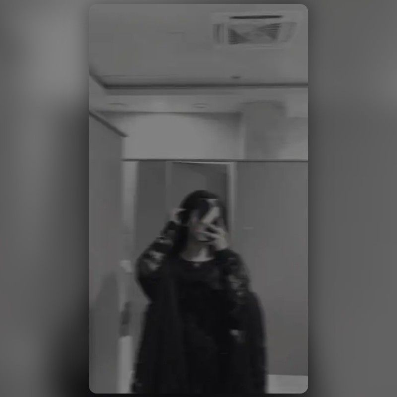 BW MOTION BLUR Lens by 𝙈𝙞𝙨𝙝𝙖 𝙠𝙝𝙖𝙣🍓🧚 Snapchat Lenses and Filters