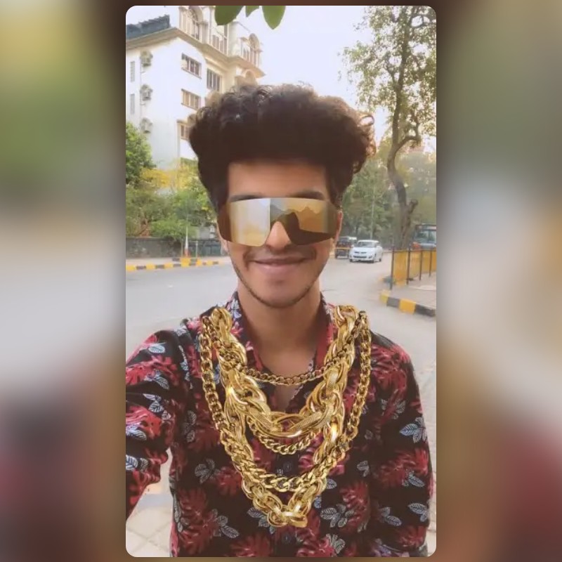 เลนส์ Golden Chains สร้างโดย Snapchat เลนส์และฟิลเตอร์ Snapchat