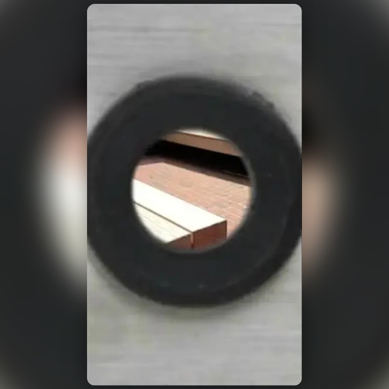 由 Under 25 DiHe 创作的 peep hole 滤镜 | Snapchat 特效镜头