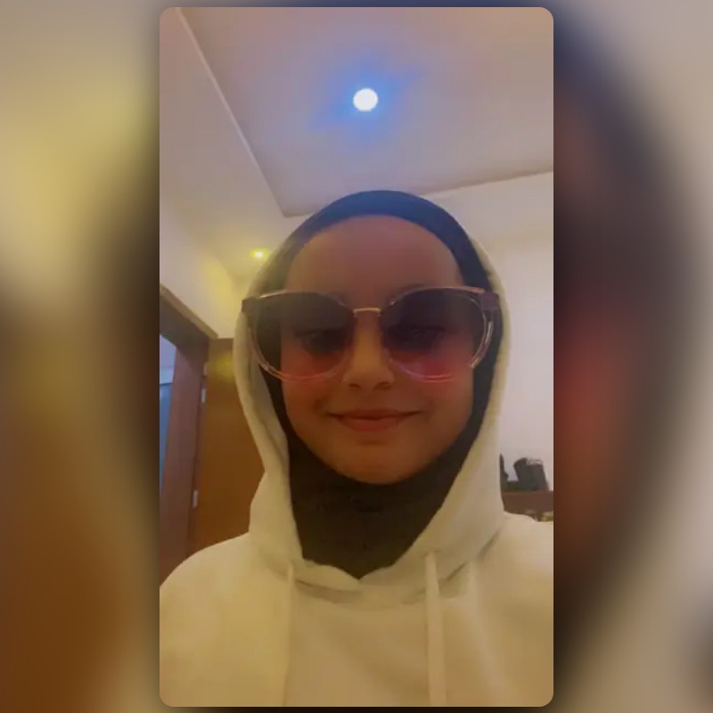 เลนส์ cloth สร้างโดย ﮼عائلة ﮼بوفيصل 🇧🇭 เลนส์และฟิลเตอร์ Snapchat